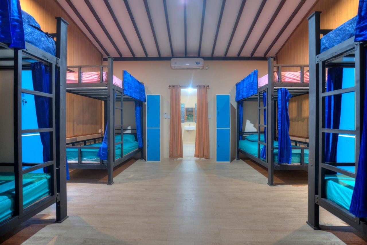 בניוואנגי Bata Merah Homestay מראה חיצוני תמונה
