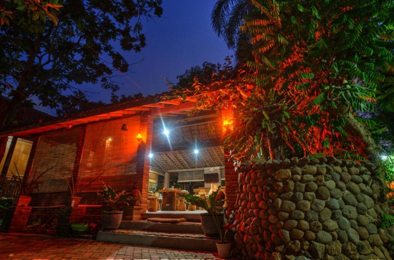 בניוואנגי Bata Merah Homestay מראה חיצוני תמונה