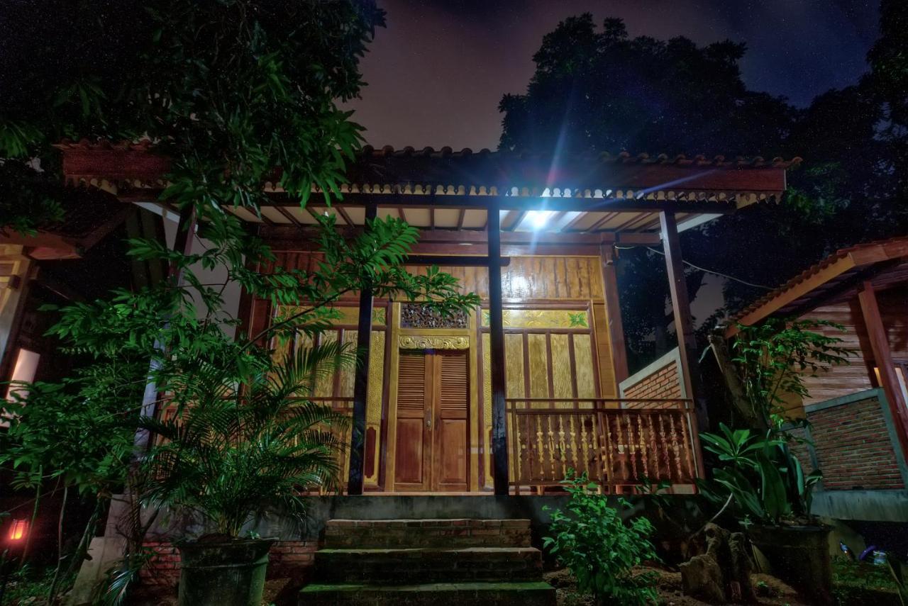 בניוואנגי Bata Merah Homestay מראה חיצוני תמונה