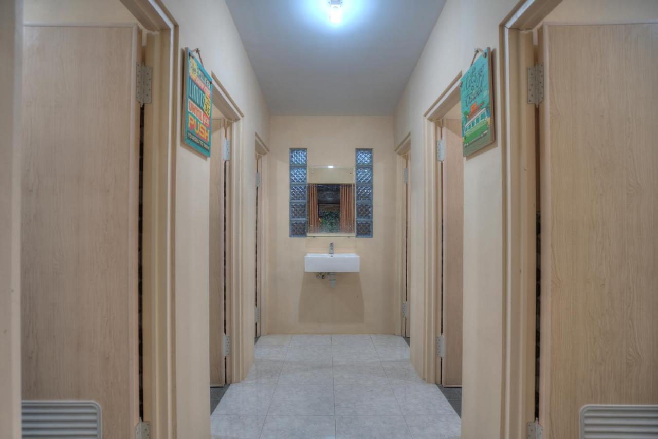 בניוואנגי Bata Merah Homestay מראה חיצוני תמונה