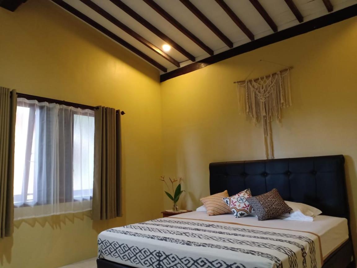 בניוואנגי Bata Merah Homestay מראה חיצוני תמונה